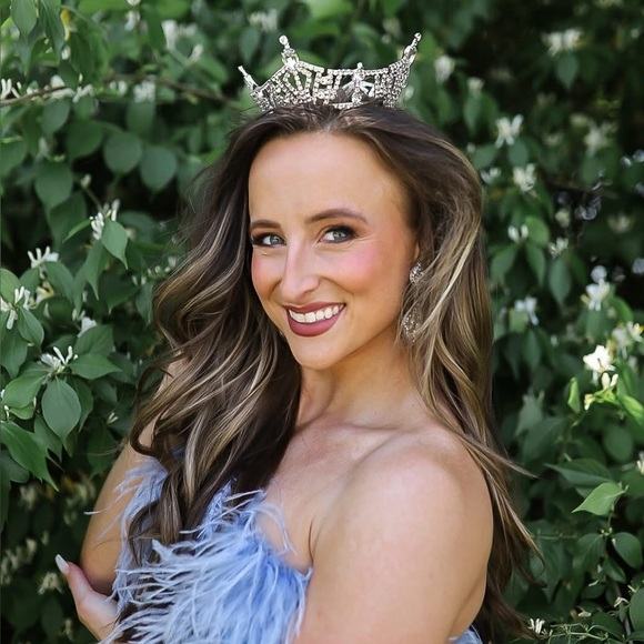 Meet your Posher, Kayla - Picture 1 of 16